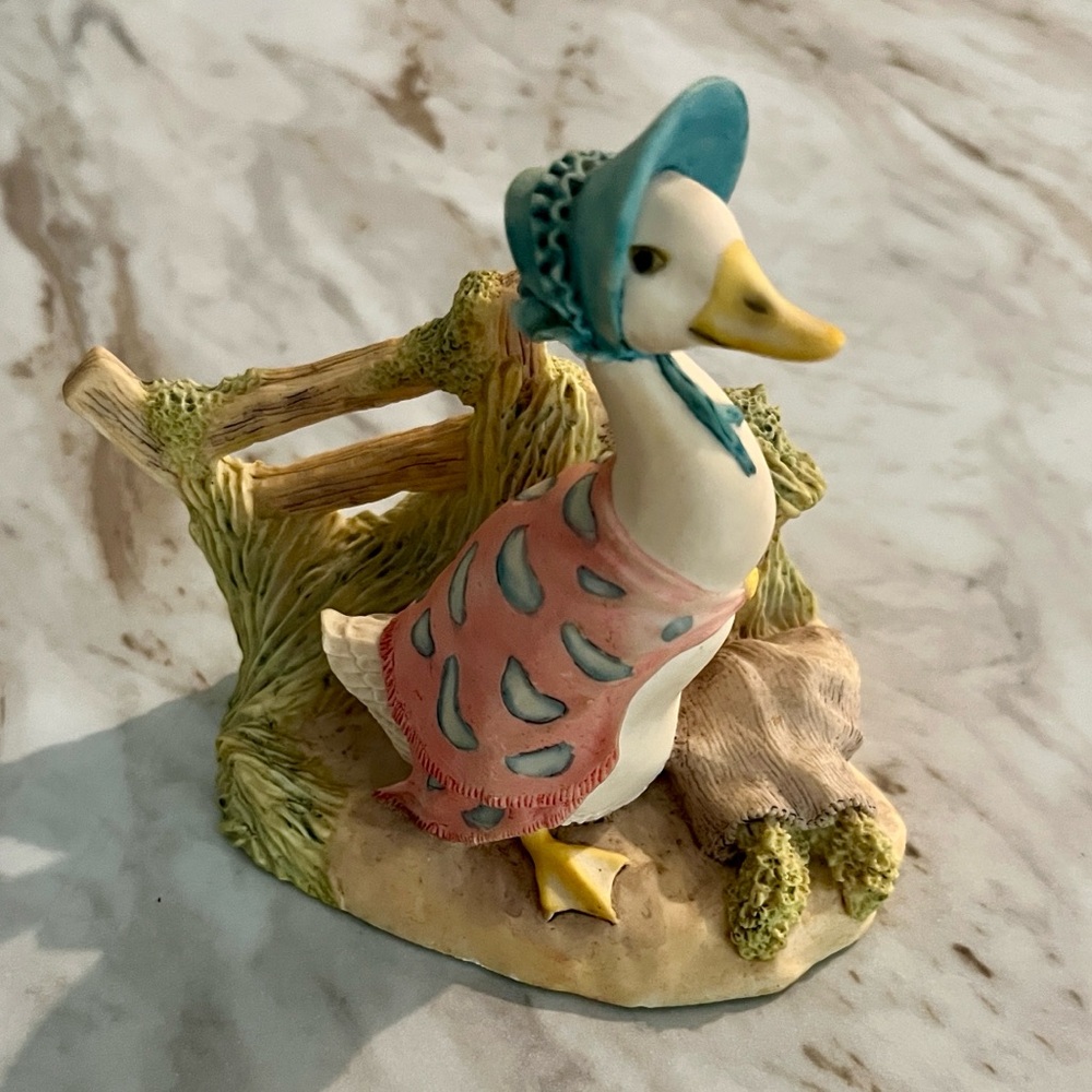 Beatrice Potter Jemima Puddleduck Sets Off Figurine